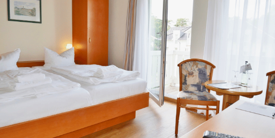 DZM Strandallee Doppelzimmer mit Balkon